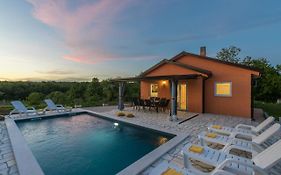 Villa Pendolina With Private Pool