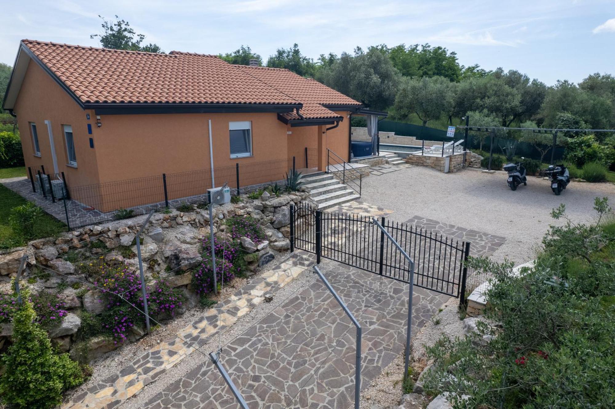 Villa Pendolina With Private Pool Buje Exterior foto